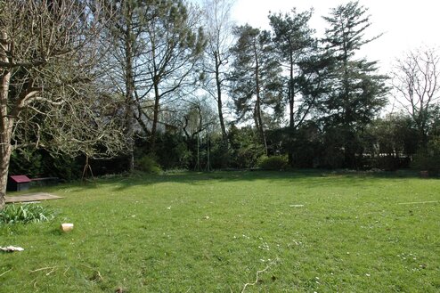 A particularly attractive building plot in an absolutely peaceful residential area