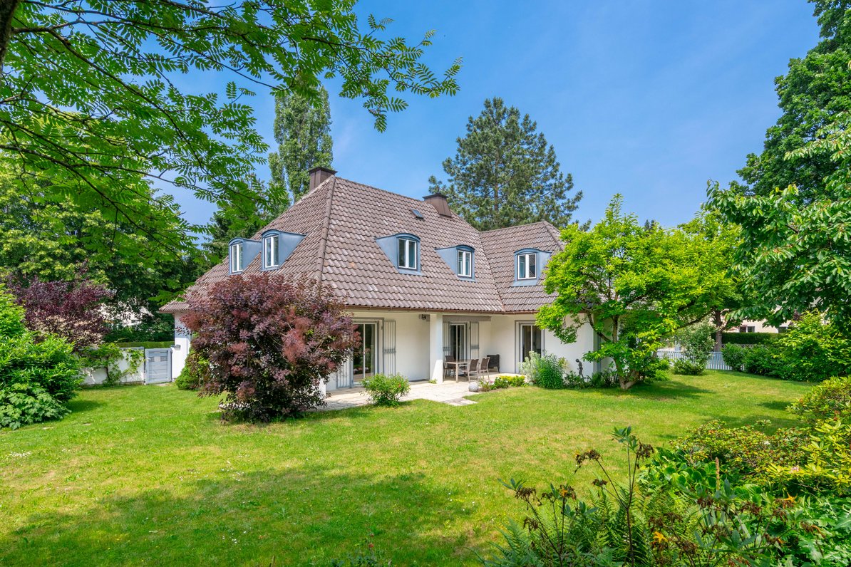 Fantastic south-facing plot