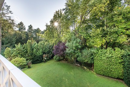 Herrlicher Blick in die parkähnliche Anlage