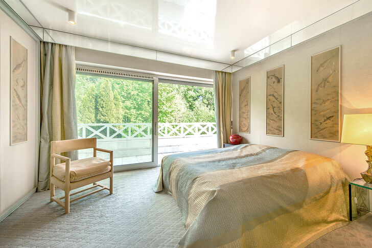 Schlafzimmer mit grünem Blick