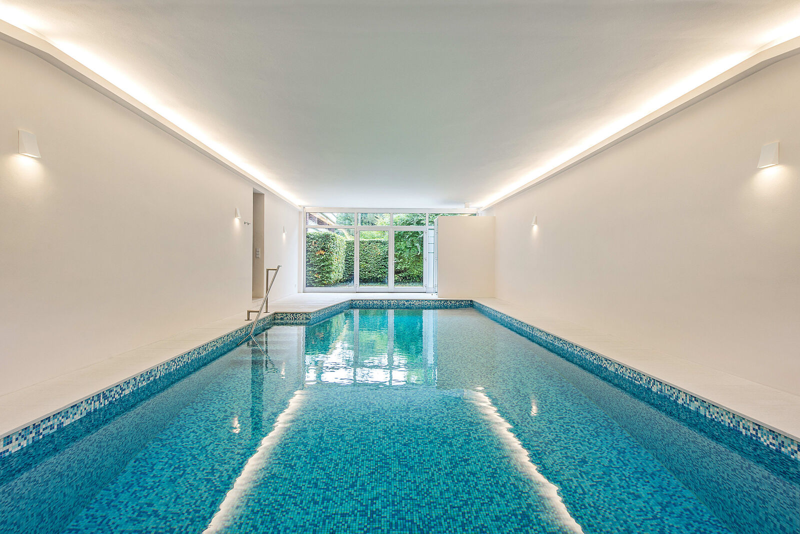 Renoviertes Hallenbad