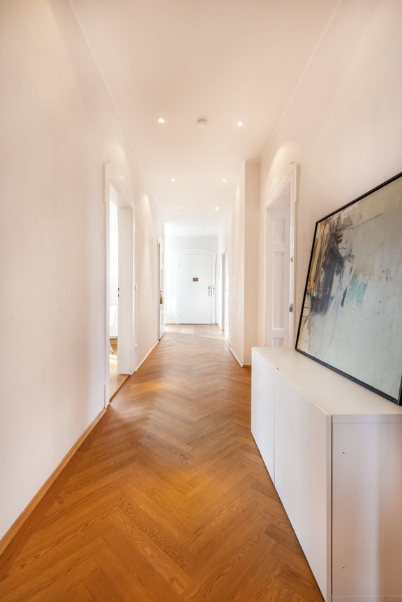 Flur mit Fischgrätparkett