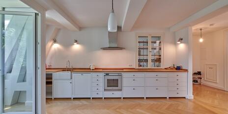 Bezaubernde Maisonette-Wohnung in historischer Villa mit Traumblick auf den Schlosskanal