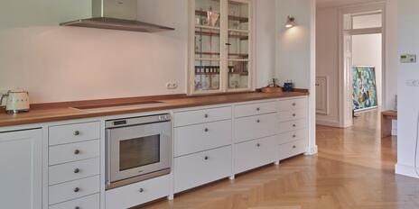 Bezaubernde Maisonette-Wohnung in historischer Villa mit Traumblick auf den Schlosskanal