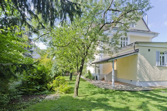 Garden with outdoor seating