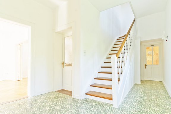 Entrance area with stairs