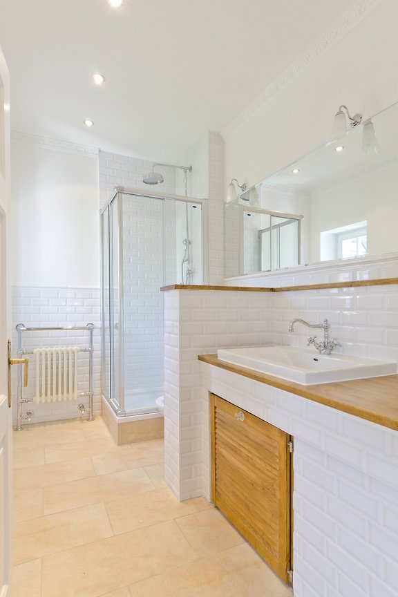 Bathroom upper floor