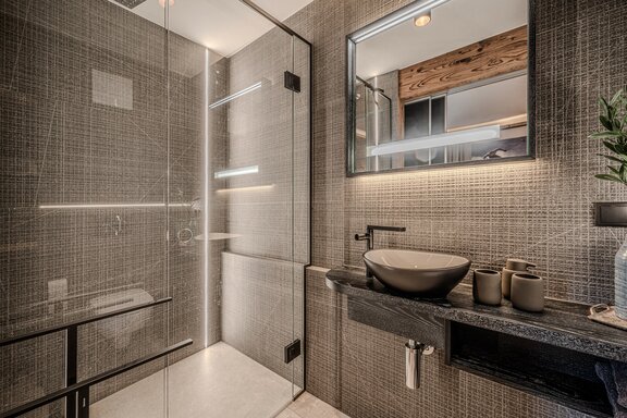 Minimalist bathroom design featuring high-quality materials