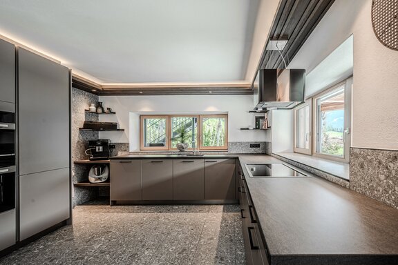 Designer kitchen with high-quality natural stone surfaces