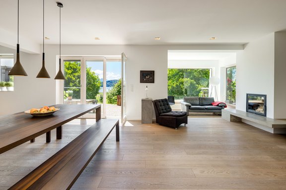 Lichterfüllter Wohn-/Essbereich