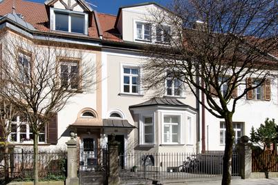 Charming Art Nouveau townhouse from 1897 with idyllic garden