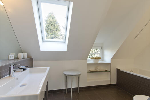 Timeless modern bathroom