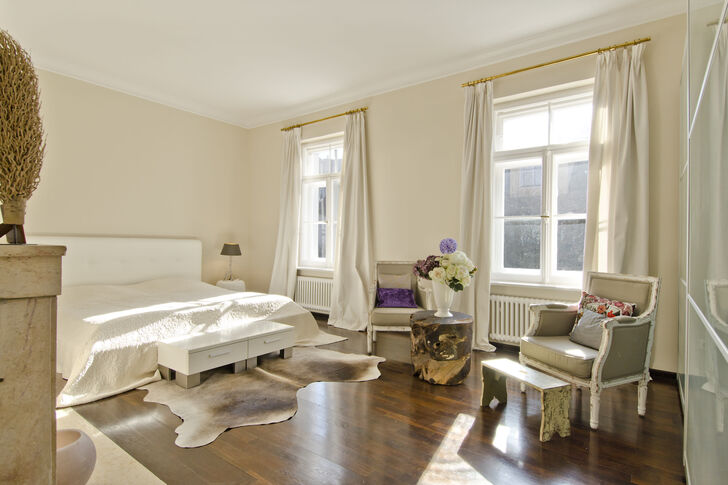 Masterschlafzimmer mit Kamin