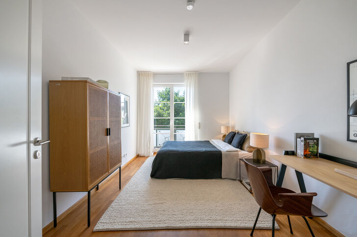Schlafzimmer mit Balkonzugang