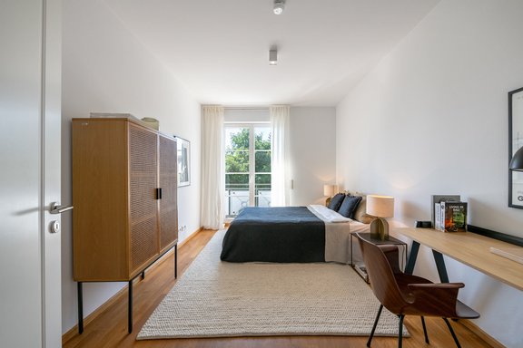 Schlafzimmer mit Balkonzugang