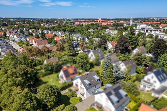 Angenehm zurückversetzte Lage