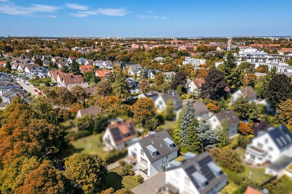 Angenehm zurückversetzte Lage