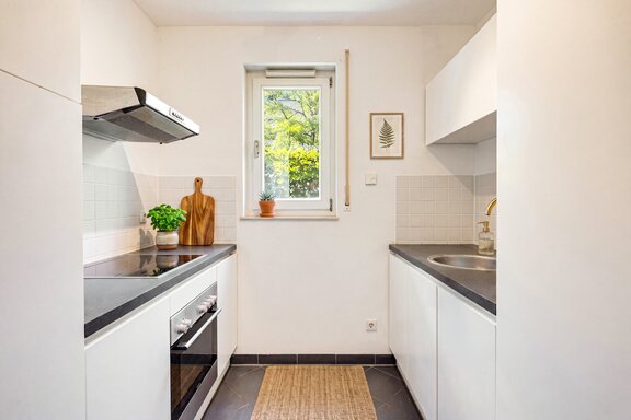 Kitchen (virtually furnished)