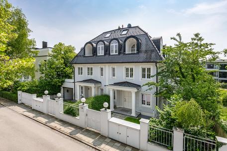 Sonnige, familiengerechte Doppelhaushälfte mit Aufzug und Südgarten