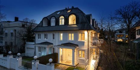 Sonnige, familiengerechte Doppelhaushälfte mit Aufzug und Südgarten