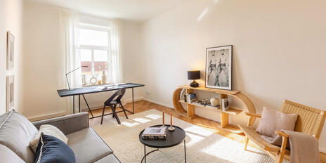 Bezugsbereite, lichterfüllte 4-Zimmer-Altbauwohnung mit Wohnküche und Balkonen