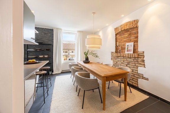 Atmospheric eat-in kitchen