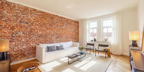 Bezugsbereite, lichterfüllte 4-Zimmer-Altbauwohnung mit Wohnküche und Balkonen