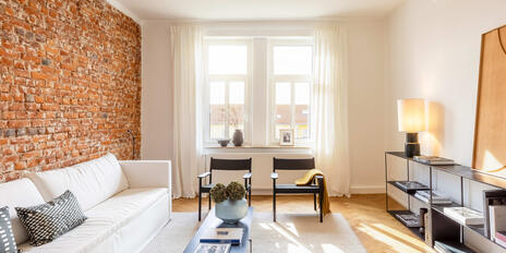 Bezugsbereite, lichterfüllte 4-Zimmer-Altbauwohnung mit Wohnküche und Balkonen