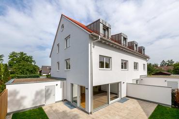 Ready-to-occupy new-build semi-detached house with 6.5 rooms and high-quality fittings