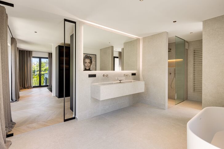High-End Master Bathroom