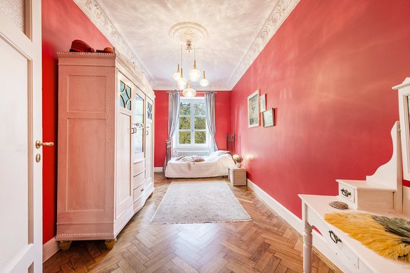 Children's or guest room