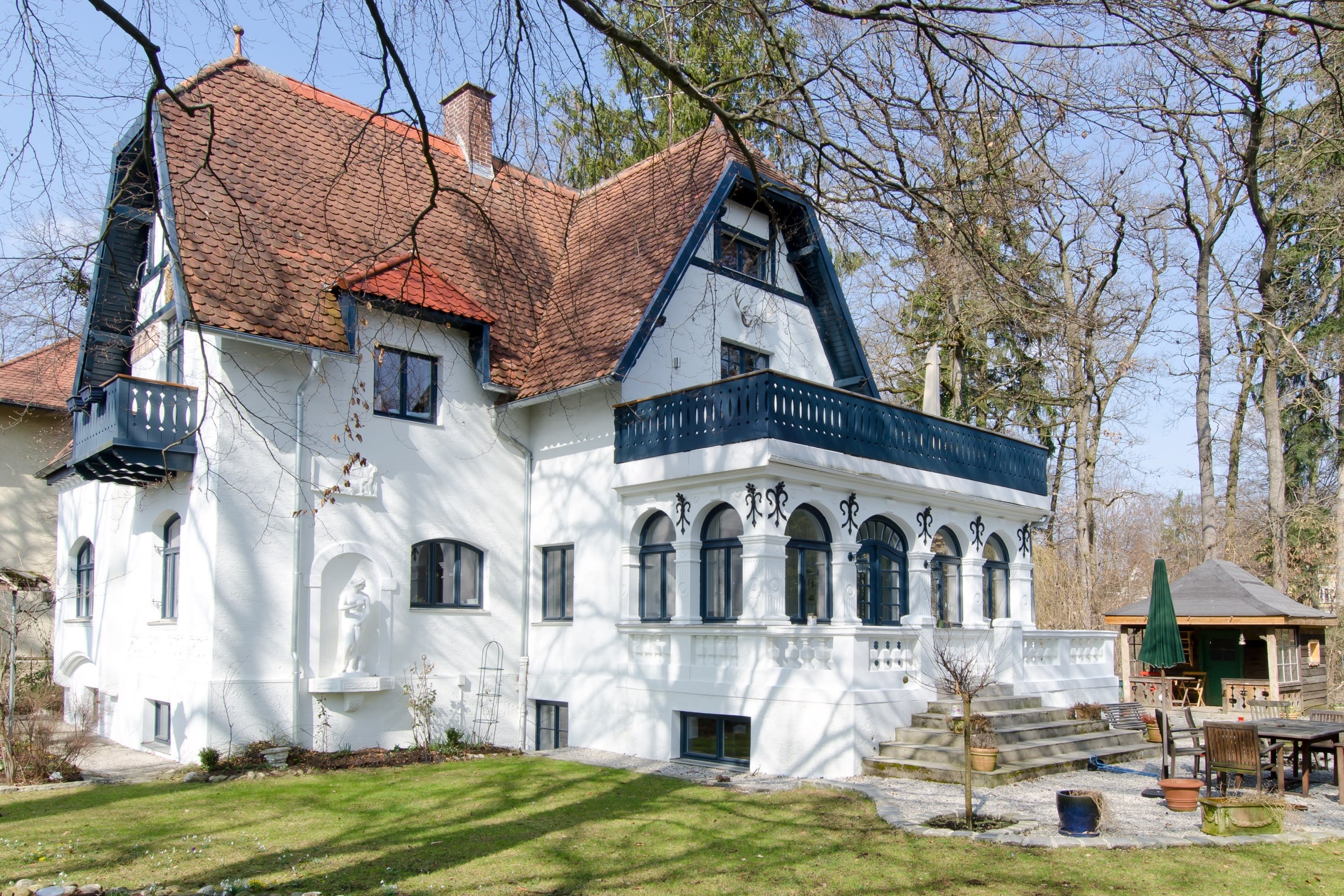 Bildschön renovierte Jugendstilvilla von 1902 mit herrlichem Südgarten
