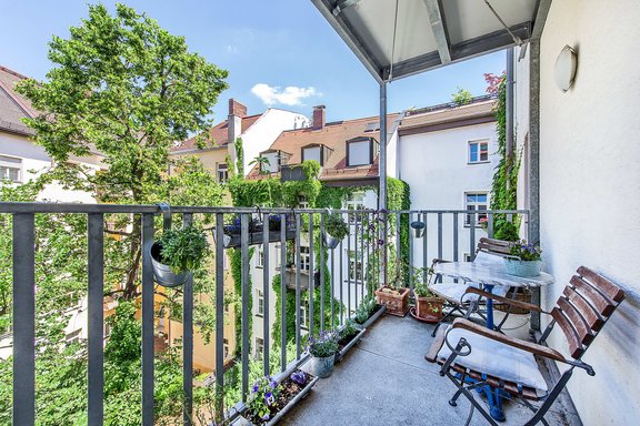 Balkon mit Blick zum Innenhof