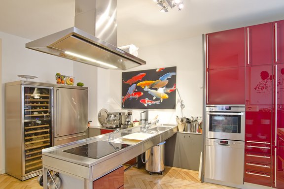 Attractive fitted kitchen