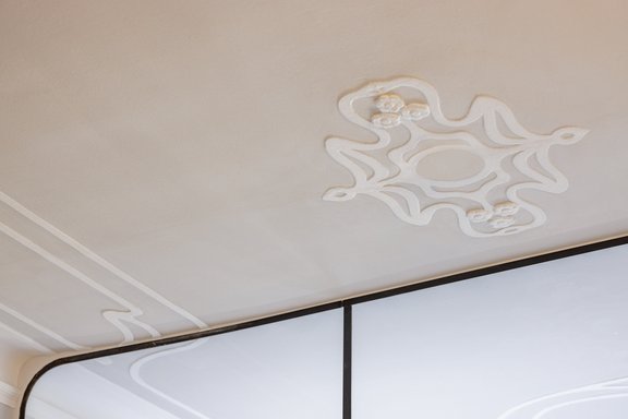 Jugendstil-Deckenstuck