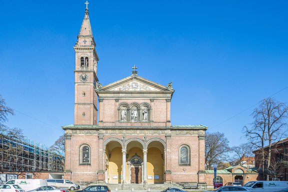 Die nahe Sankt Ursula Kirche