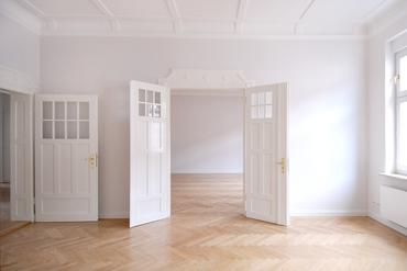 Beautiful three-room art nouveau old building apartment with stucco and two balconies