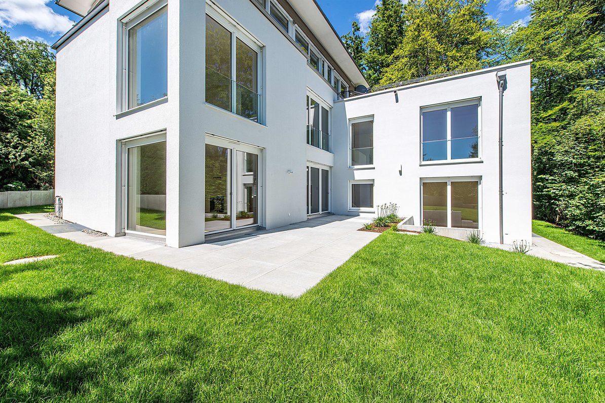 Modernes Zuhause mit Garten