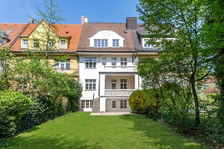 Bildschöne herrschaftliche Stadtvilla von 1910 mit Südgarten in ruhiger Bestlage von Schwabing