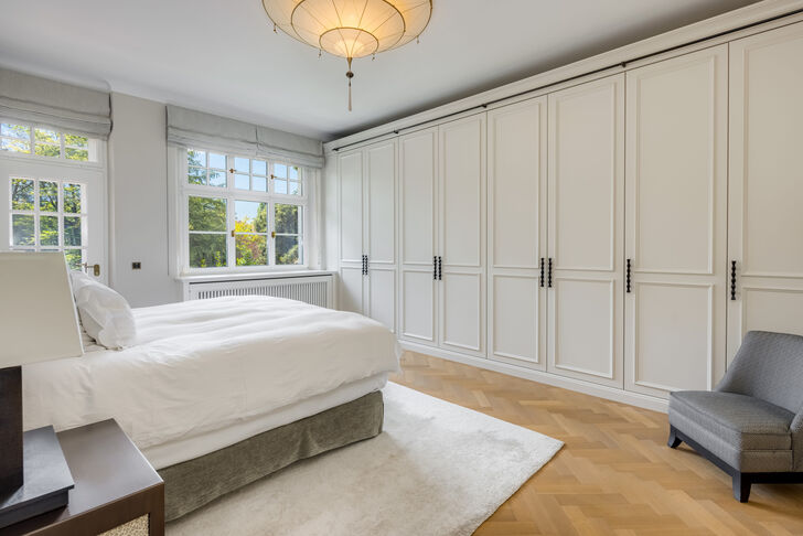 Ruhiges Masterschlafzimmer