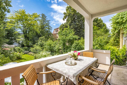 Südbalkon mit Gartenzugang