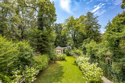 Weitläufiges Grundstück