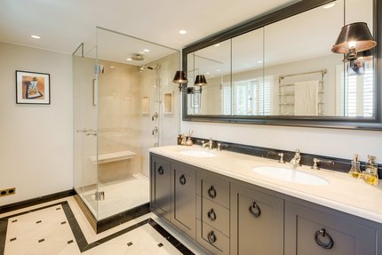 Stilvoll gestaltetes Masterbad