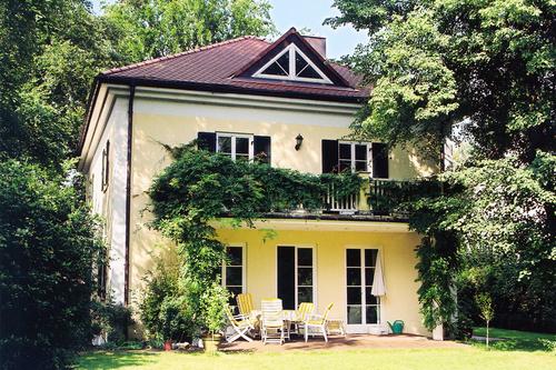 Bildschöne klassische Villa mit Einliegerwohnung