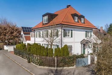 Bildschöne klassische Villa mit individuellem Charme