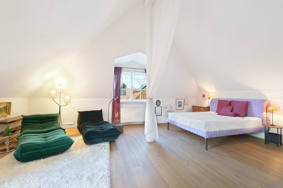 Master-Schlafzimmer im DG