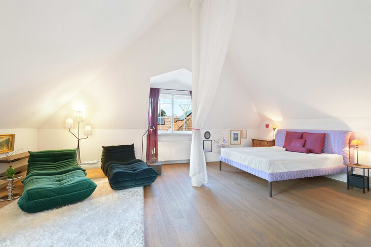 Master-Schlafzimmer im DG