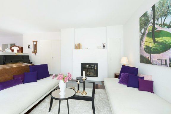 Wohnzimmer mit Kamin