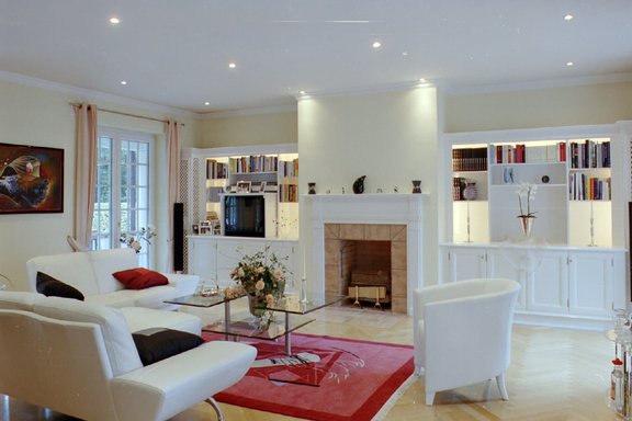 Wohnzimmer mit Kamin