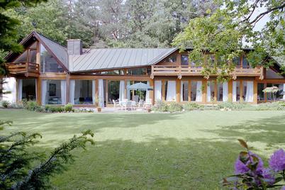 Bildschöne moderne Villa auf traumhaftem Grundstück